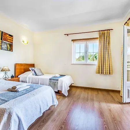 Luana Ольюш-ди-Агуа (Албуфейра)