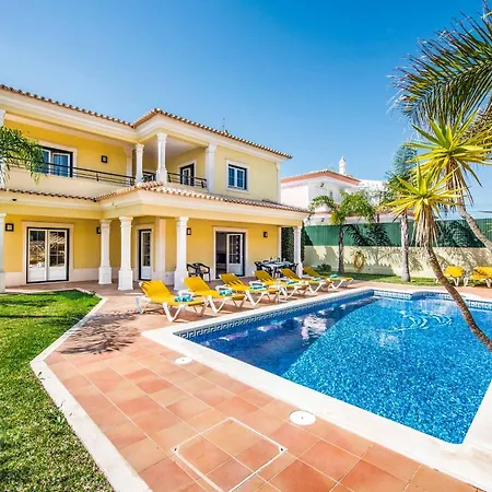 Luana Villa *